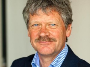 Cars Hommes co-author of prize winning paper