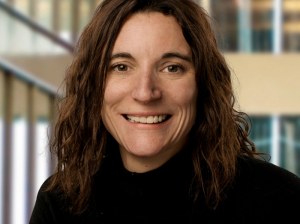 Discussion on survey and lab experiments by Isabelle Salle in the Journal of Monetary Economics